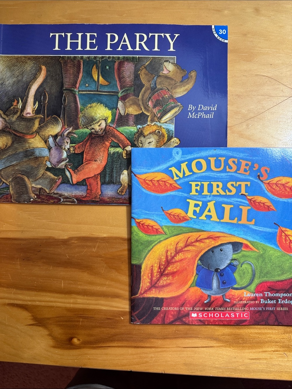 🌈2/$8 2-Book Bundle Kids Softcover Stories
